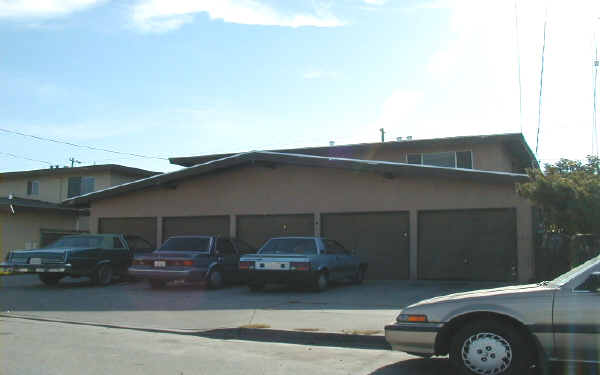 726 Harris Ct in Hayward, CA - Building Photo - Building Photo