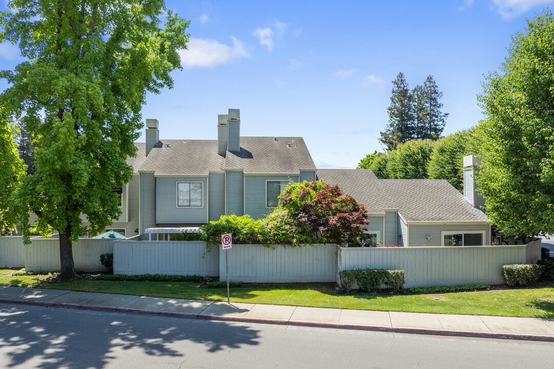 Cavendish Square in Stockton, CA - Building Photo