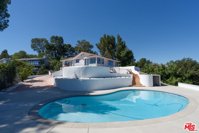 5026 Medina Rd in Los Angeles, CA - Building Photo - Building Photo