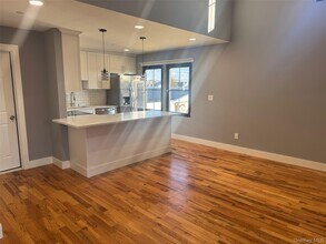 1035 Montauk Hwy in Copiague, NY - Foto de edificio - Building Photo