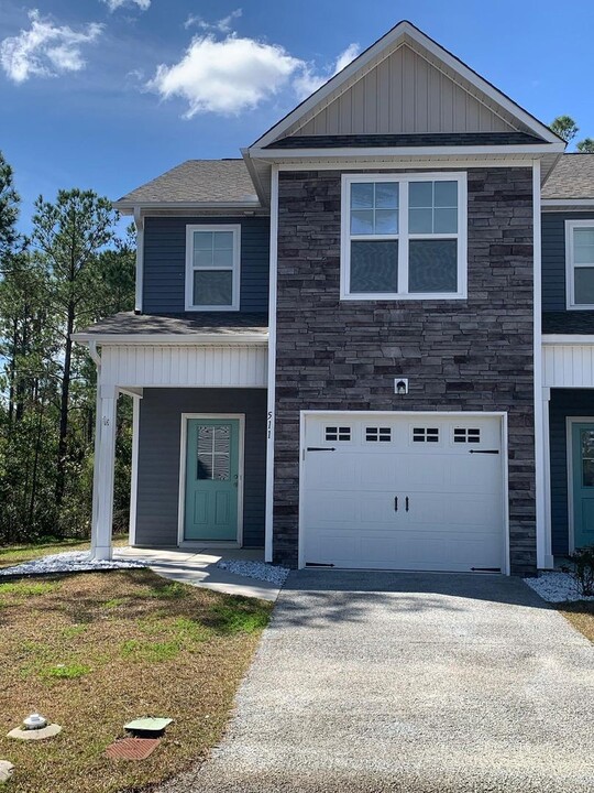 511 Stone Crab Ln in Sneads Ferry, NC - Foto de edificio