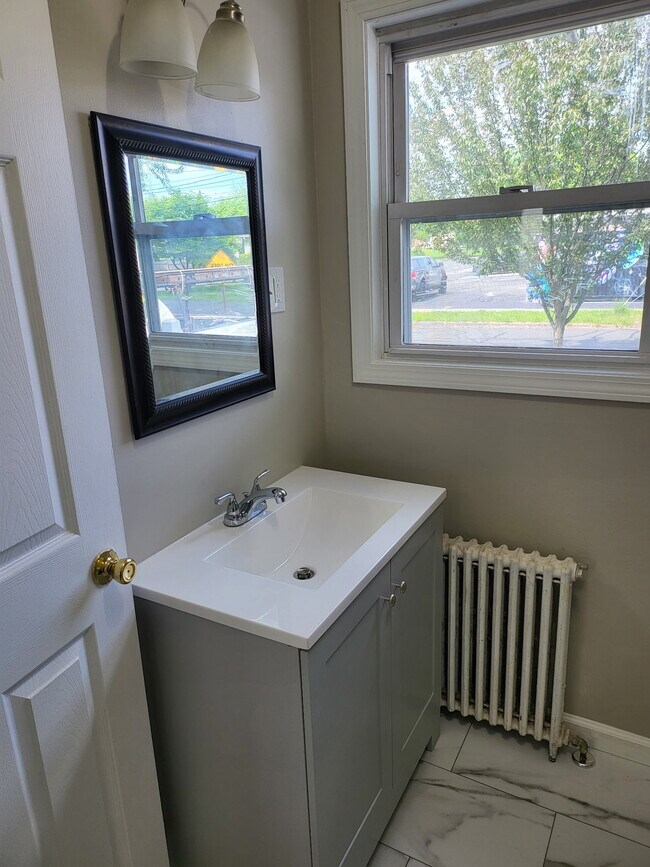 117 N Elm St, Unit first in Westfield, MA - Building Photo - Building Photo