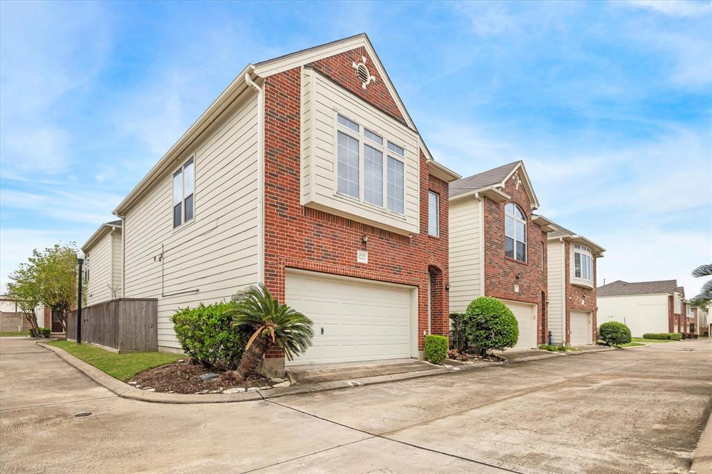1727 Aden Dr in Houston, TX - Building Photo