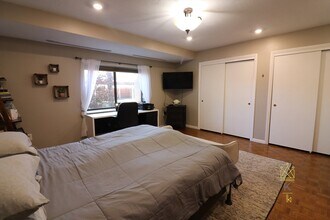 41 Centre St, Unit 106 in Brookline, MA - Foto de edificio - Building Photo