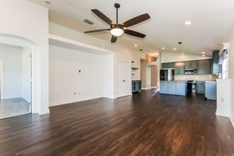 6935 Runner Oak Dr in Wesley Chapel, FL - Building Photo - Building Photo