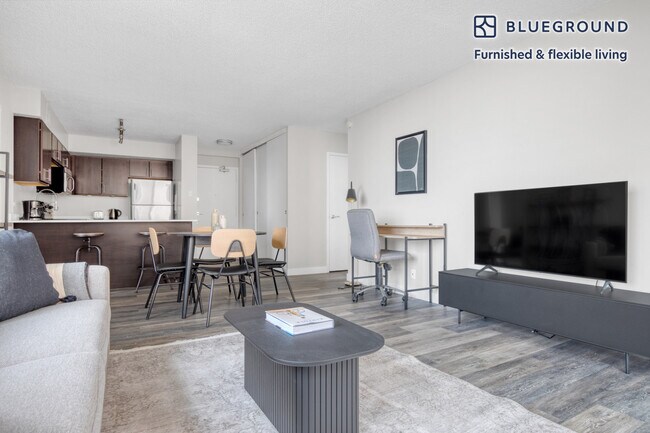 5600 N Sheridan Rd, Unit FL8-ID654 in Chicago, IL - Building Photo - Building Photo