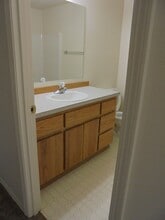 320 NW Country Ct in McMinnville, OR - Building Photo - Building Photo