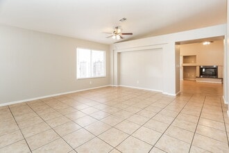 4427 Roaming Breeze Rd in North Las Vegas, NV - Building Photo - Building Photo