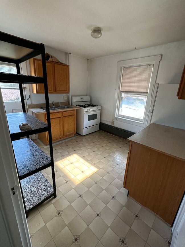 2 E Elm St, Unit # 2 in Shillington, PA - Foto de edificio - Building Photo