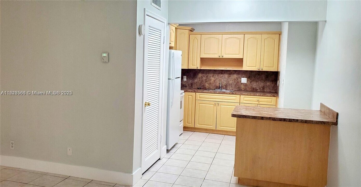 4163 SW 67th Ave in Davie, FL - Building Photo
