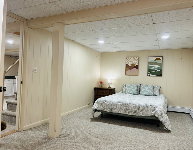12 Graham St, Unit 1 Bd Furnished in Waterford, CT - Building Photo - Building Photo