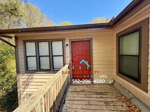 402 N Fredericksburg St in San Marcos, TX - Building Photo - Building Photo