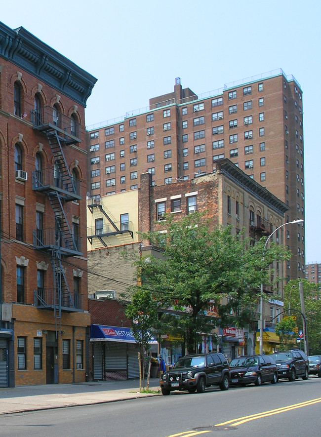 408 E 138th St in Bronx, NY - Foto de edificio - Building Photo