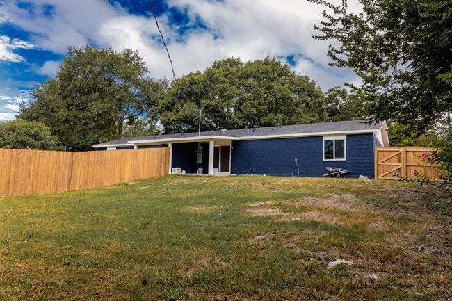 811 Matchett St in Brenham, TX - Building Photo - Building Photo