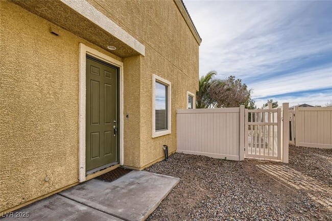 3645 Lakeside Villas Ave, Unit 2 in North Las Vegas, NV - Building Photo - Building Photo