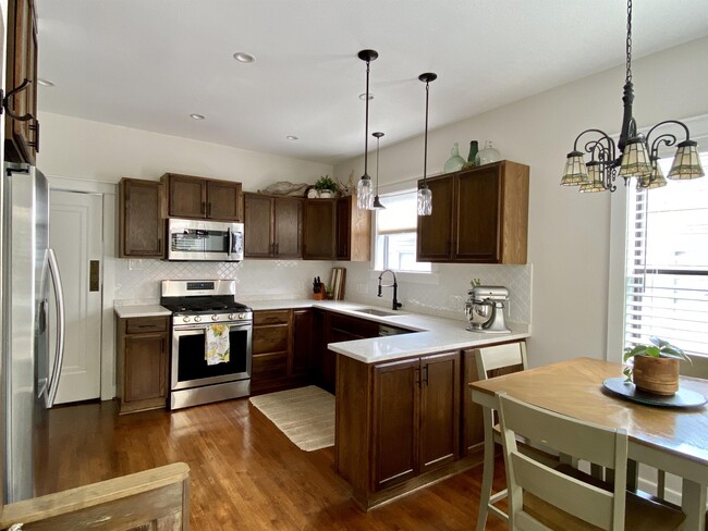 107 W Ridgewood Ct in San Antonio, TX - Building Photo - Building Photo