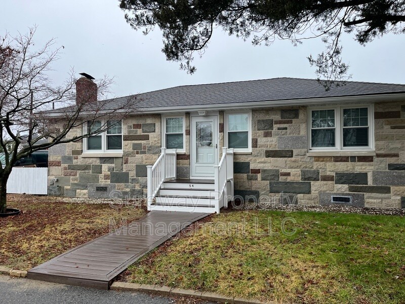 54 3rd Bayway in Toms River, NJ - Building Photo