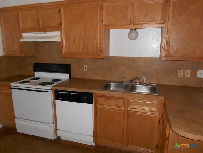 property at 1001 N Hackberry St