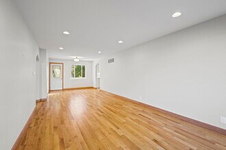 1307 Highridge Pkwy in Westchester, IL - Building Photo - Building Photo