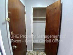 5001 Middlecoff Cir in Corpus Christi, TX - Building Photo - Building Photo