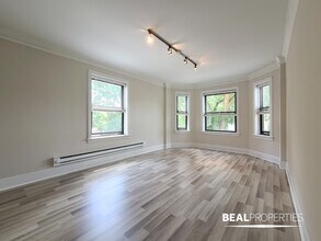 2317 N Rockwell St in Chicago, IL - Foto de edificio - Building Photo