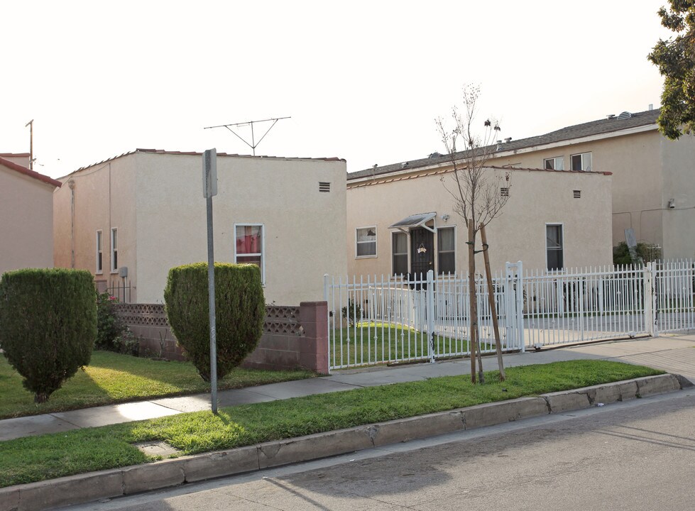 6112 King Ave in Maywood, CA - Foto de edificio