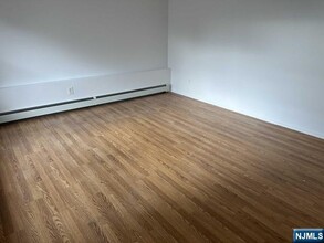 41 Kipp Ave in Elmwood Park, NJ - Building Photo - Building Photo