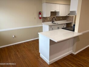 76 Manchester Ct in Freehold, NJ - Building Photo - Building Photo