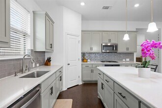 303 Eagle Ford Dr in Kyle, TX - Building Photo - Building Photo