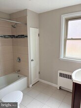 1017 N York Rd in Willow Grove, PA - Foto de edificio - Building Photo