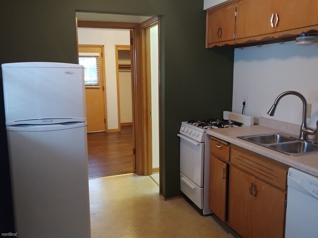 3239 S 76th St-Unit -Apt 2 in Milwaukee, WI - Building Photo - Building Photo
