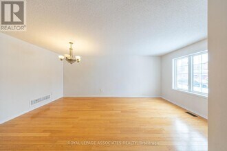 77 Andriana Crescent in Markham, ON - Building Photo - Building Photo