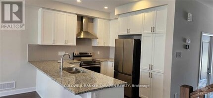 347 Barrett Farm Dr in Ottawa, ON - Building Photo - Building Photo