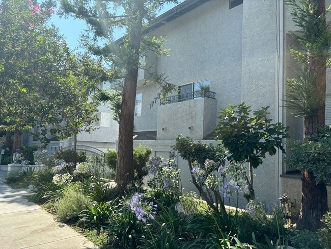 17738 Superior St in Los Angeles, CA - Building Photo - Building Photo