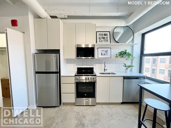 1009 W Lawrence Ave, Unit 2 in Chicago, IL - Building Photo - Building Photo
