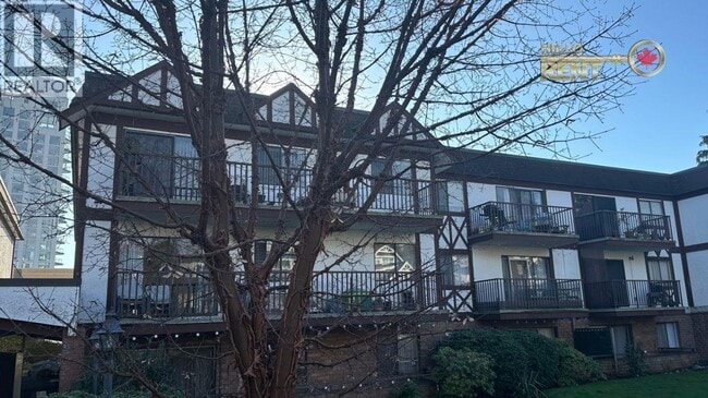 131 W 4th St in North Vancouver, BC - Building Photo - Building Photo