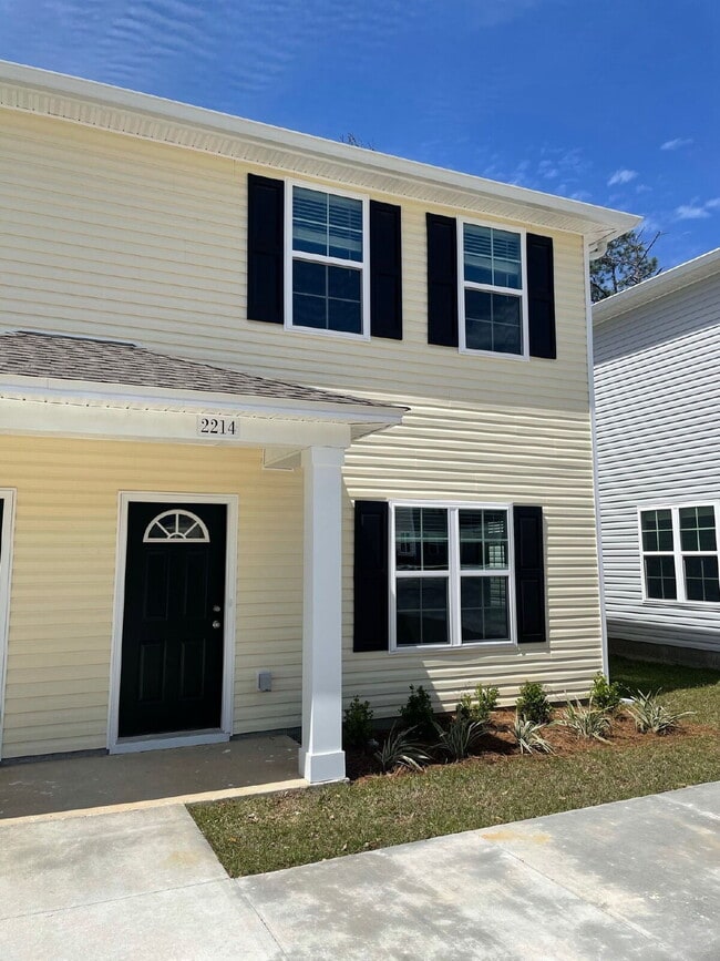 property at 2214 Cedarbrook Ct