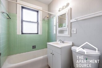 4546 N Damen Ave, Unit 106 in Chicago, IL - Foto de edificio - Building Photo