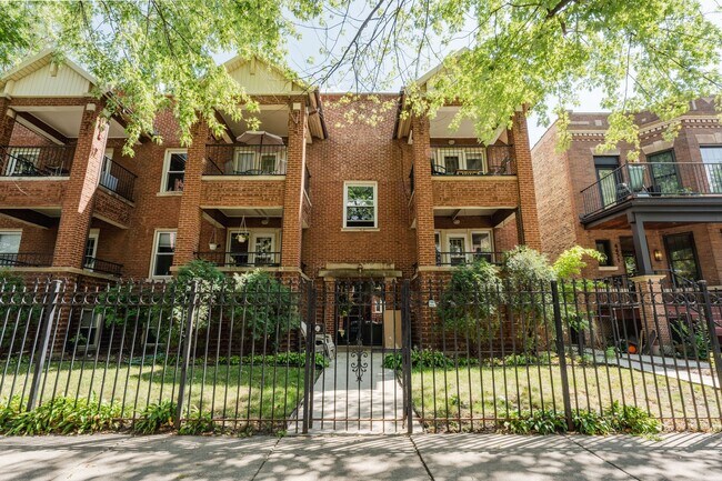property at 2453 W Sunnyside Ave