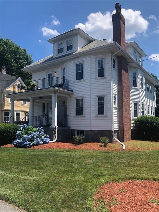 29 Washington St in Milton, MA - Building Photo