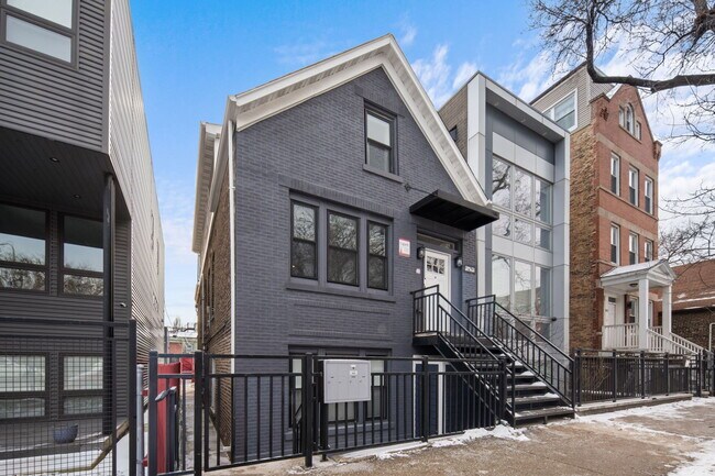 1851 W Dickens Ave, Unit 2R