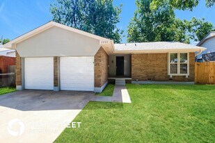 1111 E Willow Pl in Yukon, OK - Building Photo