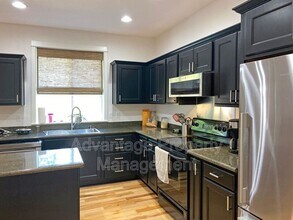 2107 NW Grace Ave in Albany, OR - Foto de edificio - Building Photo