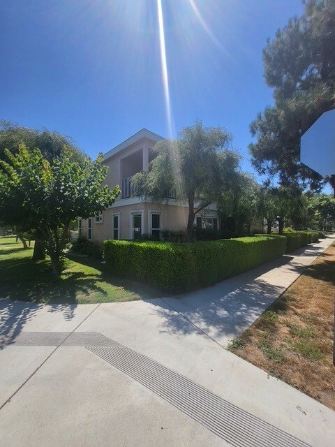 3914 W Victory Blvd, Unit 102