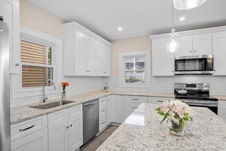 42 Highland St in Lowell, MA - Building Photo - Building Photo