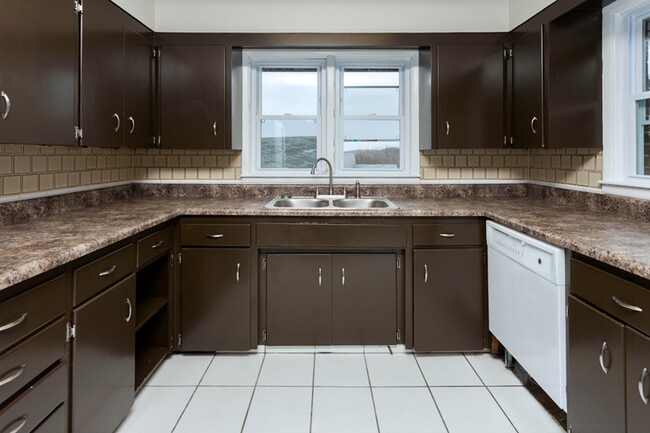 11 E Fulton Dr in Des Moines, IA - Building Photo - Building Photo