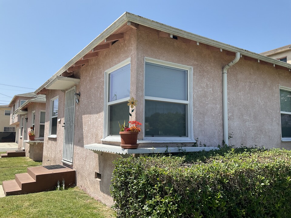 1707 S Redondo Blvd in Los Angeles, CA - Foto de edificio