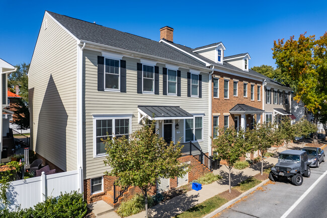 Old Town Commons in Winchester, VA - Building Photo - Building Photo