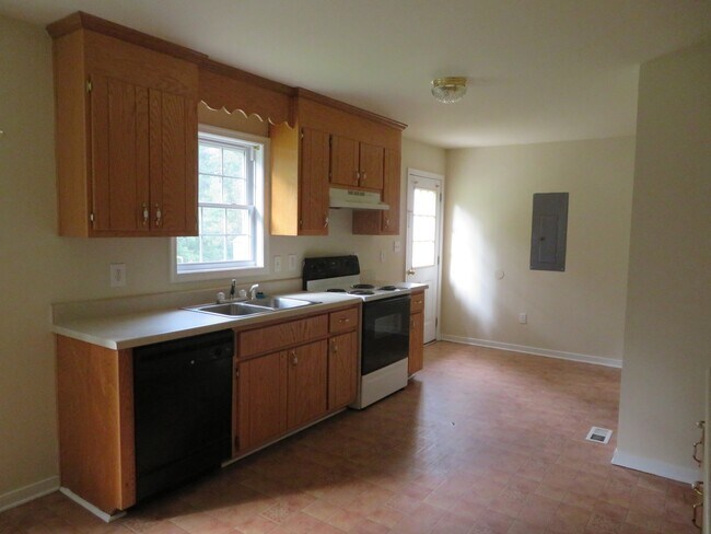 124 Richland Rd in Petersburg, VA - Building Photo - Building Photo