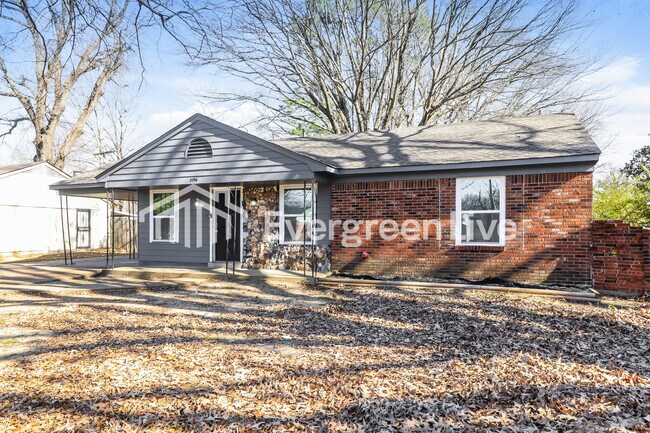 3196 Southbridge St in Memphis, TN - Building Photo - Building Photo